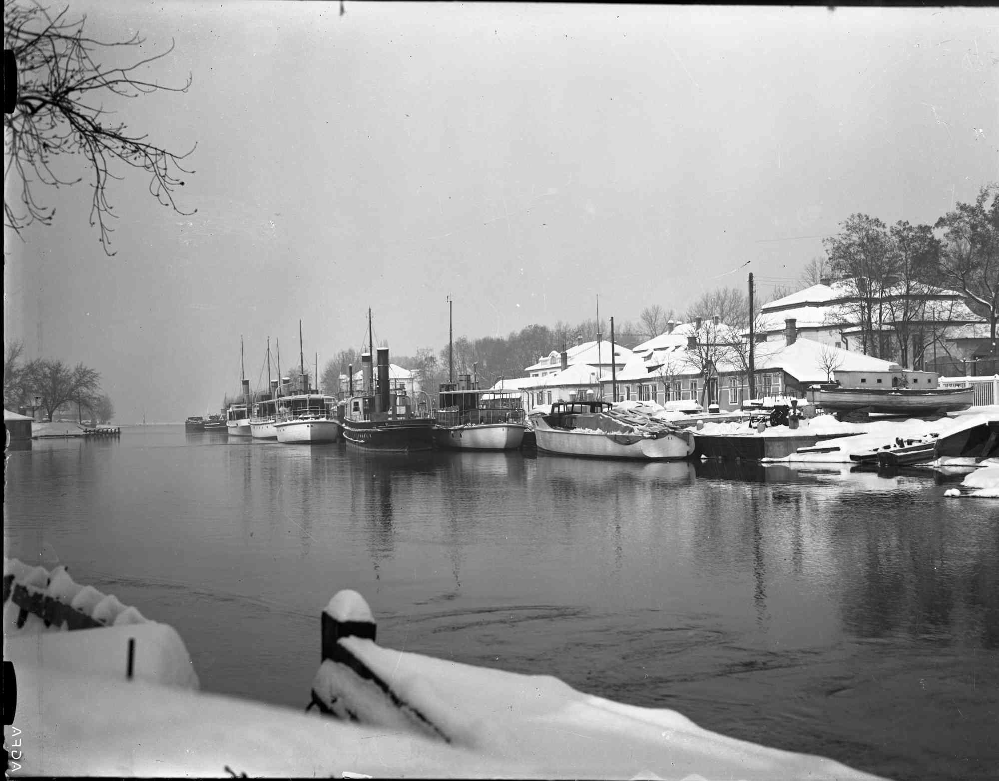 MMKM_TEMGY_2019_1_1_1_1_22 Hajókikötő télen 1930 után